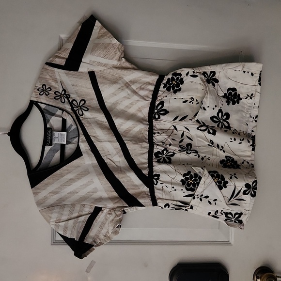 Scrub top - Picture 1 of 5